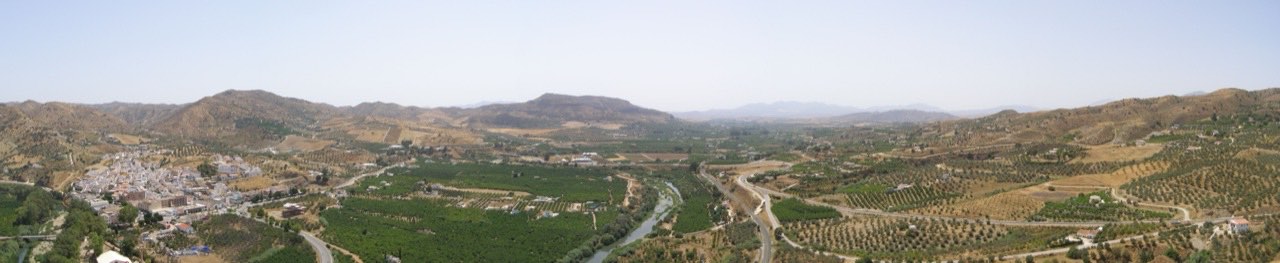 Panorama van Álora en de Valle del Guadalhorce